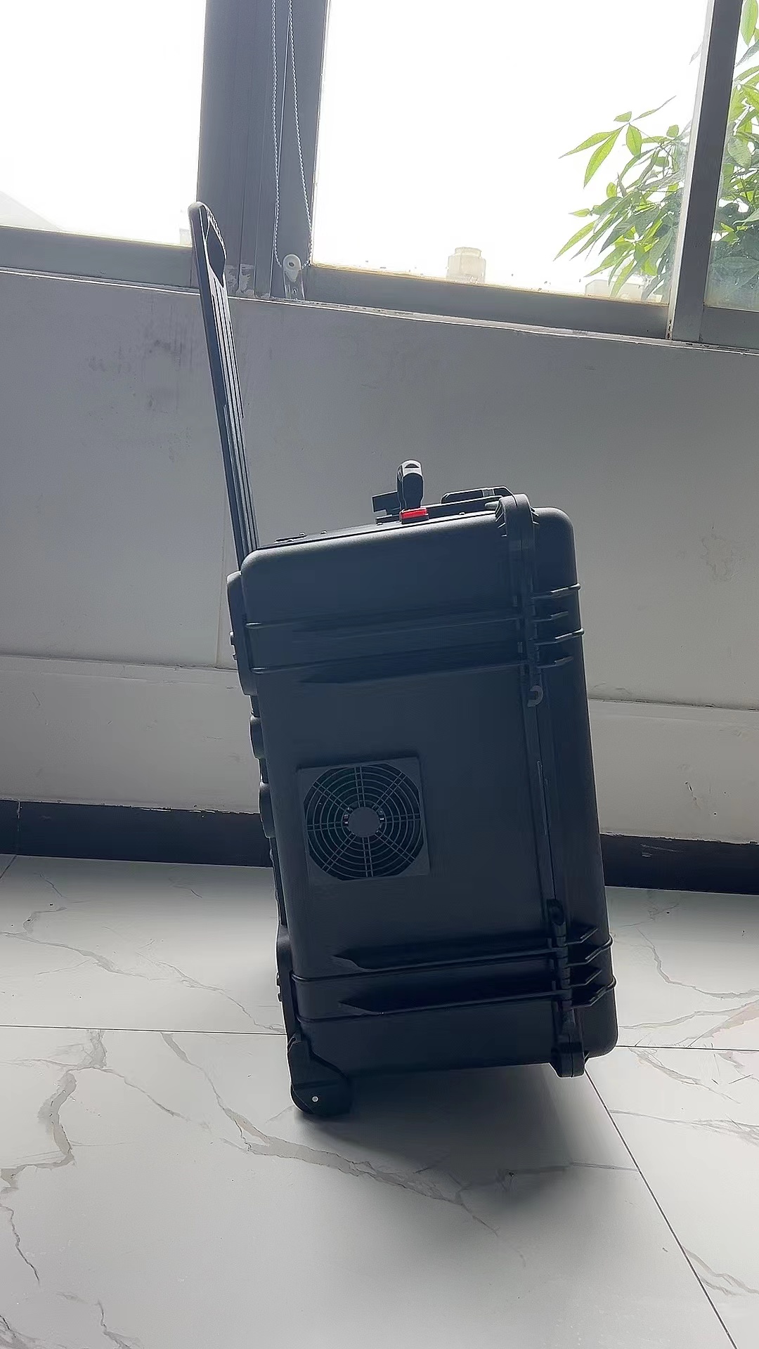  吉阳手拉箱型移动通信干扰器